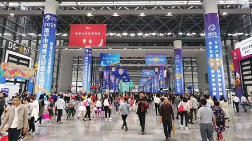 百裕校園時(shí)代精品服飾亮相2019年廣西工業(yè)和信息產(chǎn)品展示會