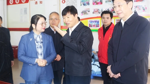 廣西壯族自治區(qū)黨委委員、常委、副書記劉小明蒞臨百裕集團環(huán)江車間調(diào)研